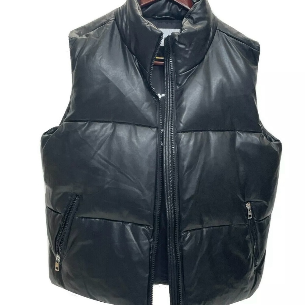 Calvin Klein Women XL
CJCV7008 Polyester Zip Puffer Iridescent Black Sleeveless
